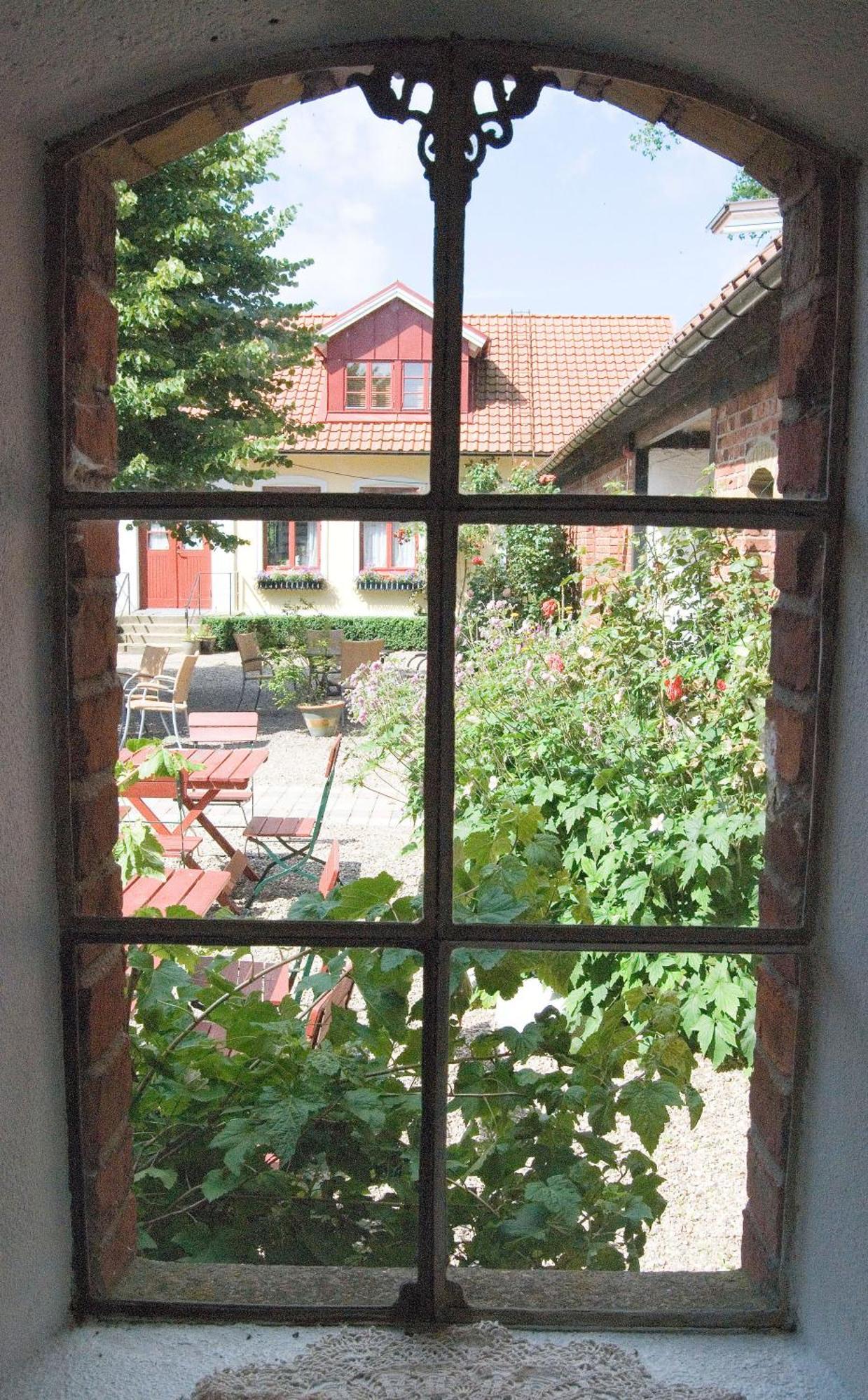 Blasingsborgs Gardshotell Pa Oesterlen Kivik Luaran gambar